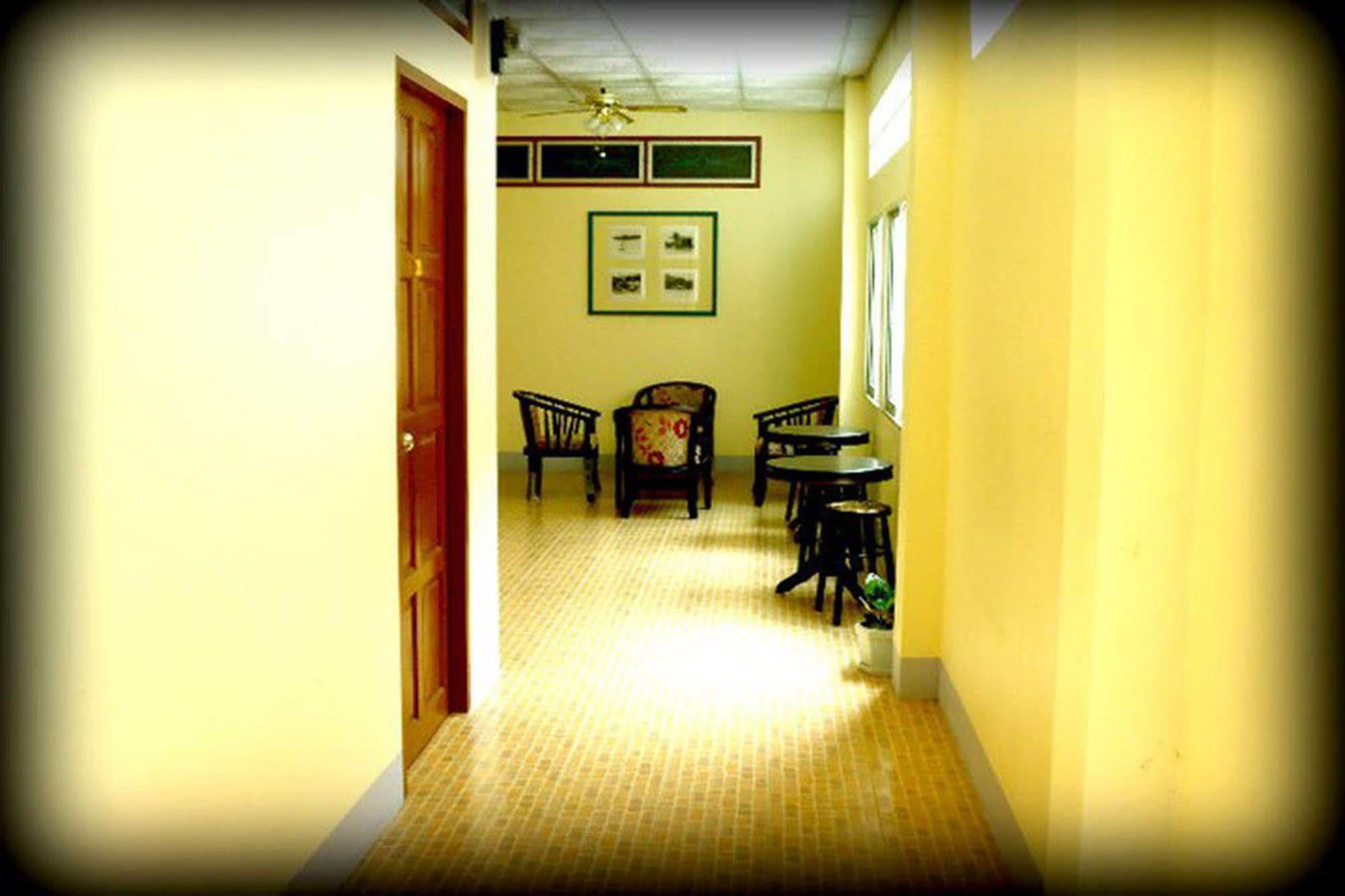 D'S Corner & Guesthouse Phuket Extérieur photo